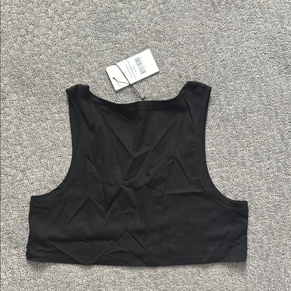 Black Sleeveless Crop Tank Top - Picture 4 of 4